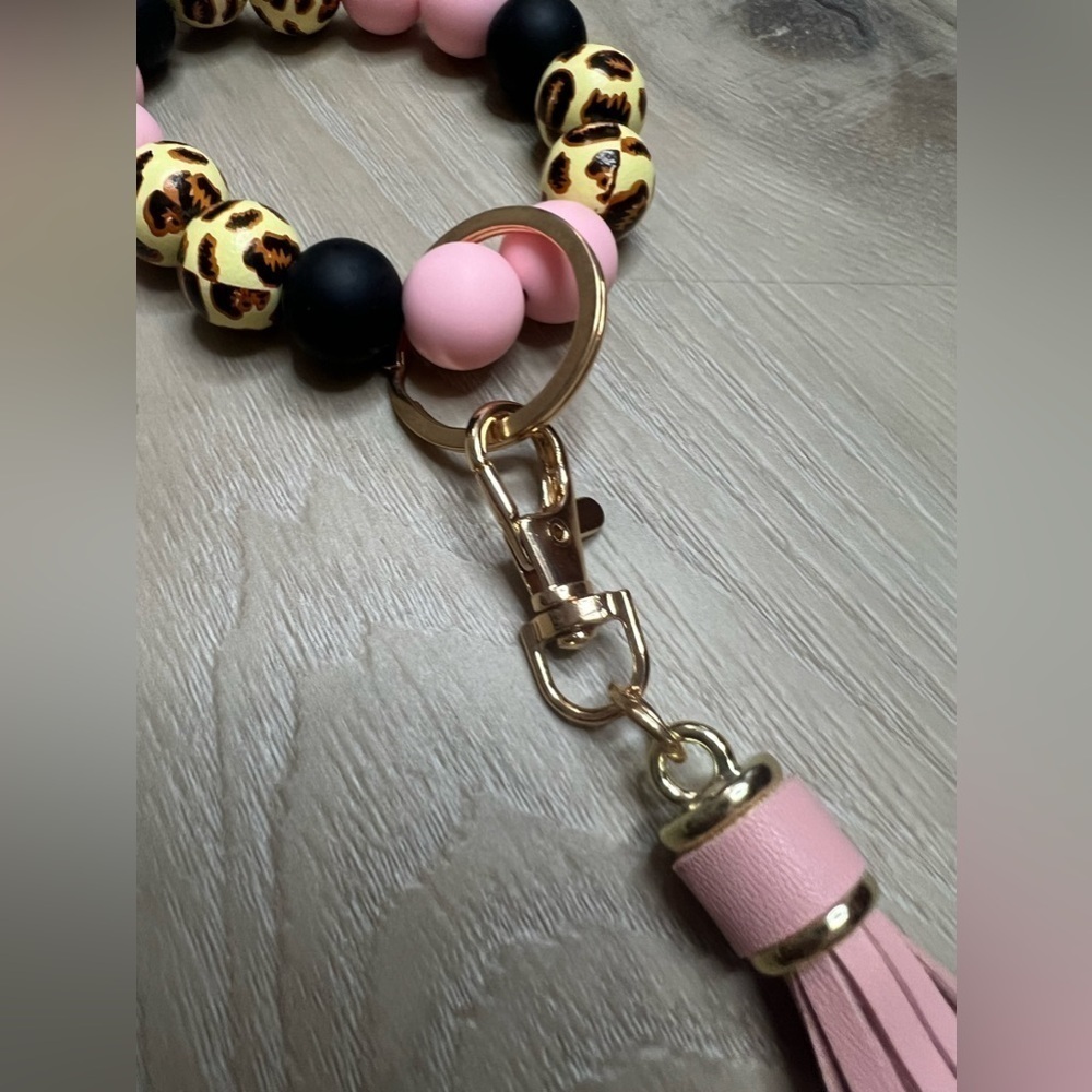 NWT Leopard Print Bangle Keychain Bracelet in Pink - Picture 3 of 3